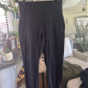 Lululemon Women's Black 3/4 length joggers
